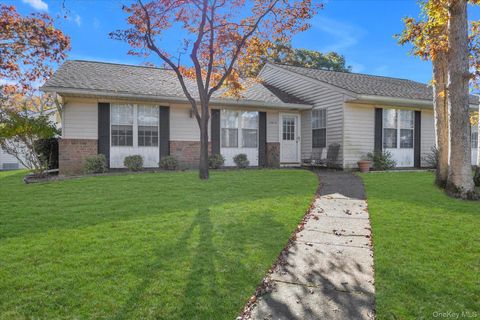 Photo of 416 Weymouth Court #A, Ridge, NY 11961 (MLS # 927362)