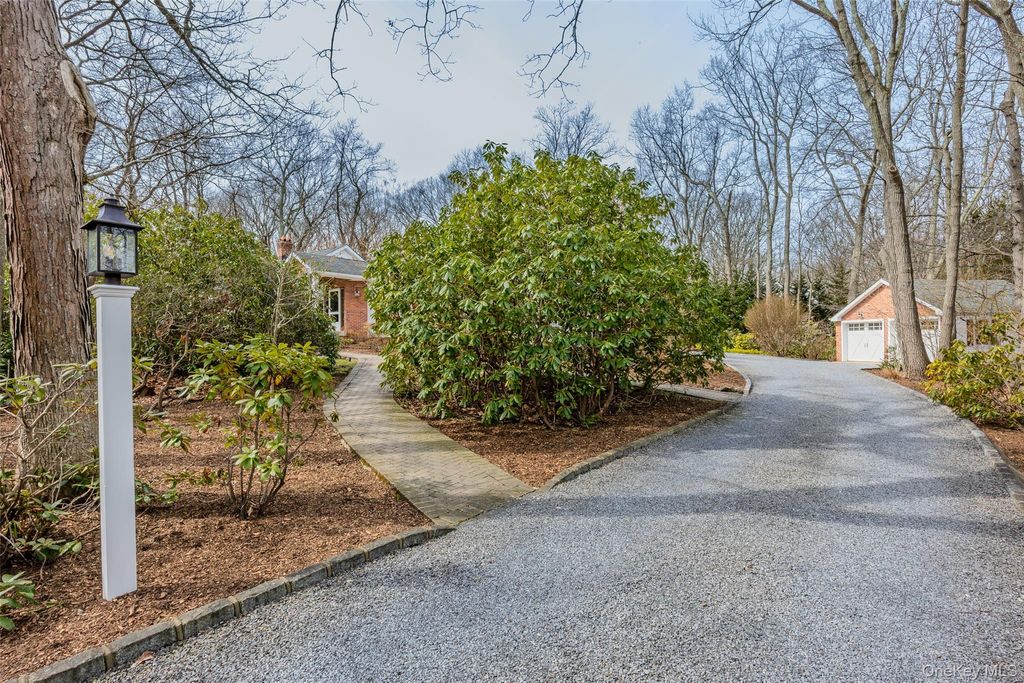 Photo of 150 Quaker Path, Setauket, NY 11733 (MLS # 977725)