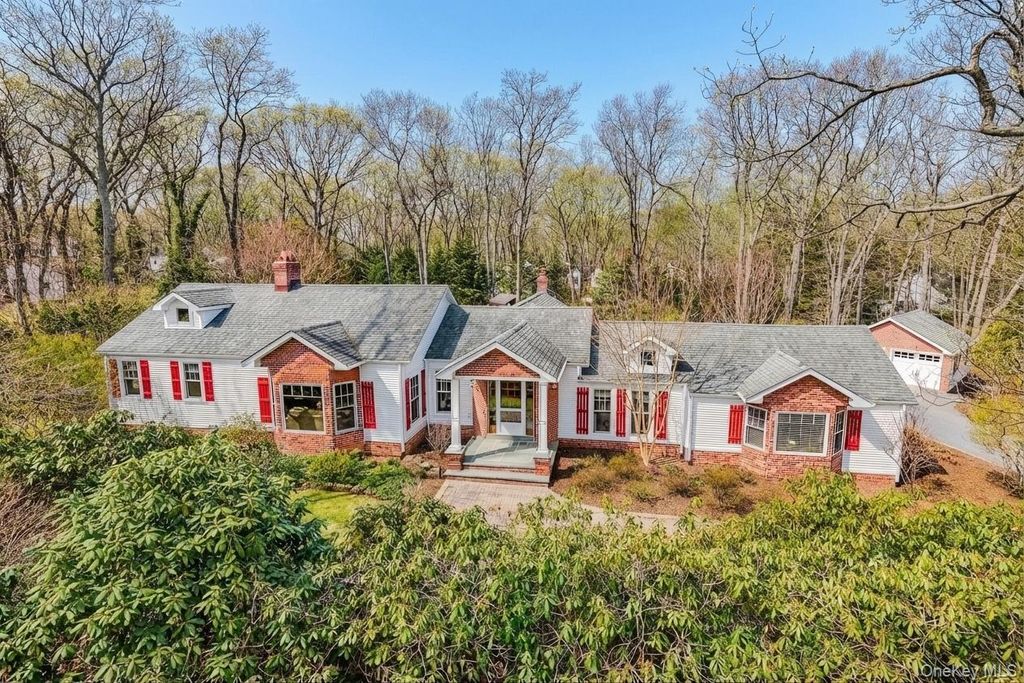 Photo of 150 Quaker Path, Setauket, NY 11733 (MLS # 977725)