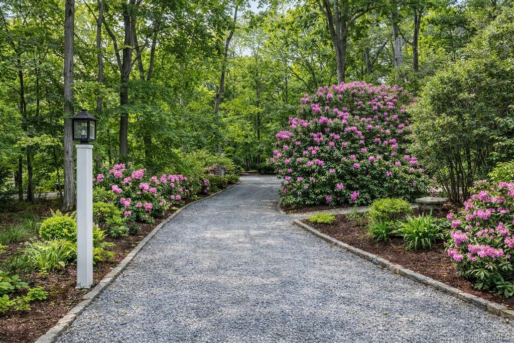 Photo of 150 Quaker Path, Setauket, NY 11733 (MLS # 977725)