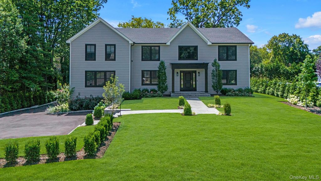 Photo of 40 Hewlett Lane, Port Washington, NY 11050 (MLS # 910088)