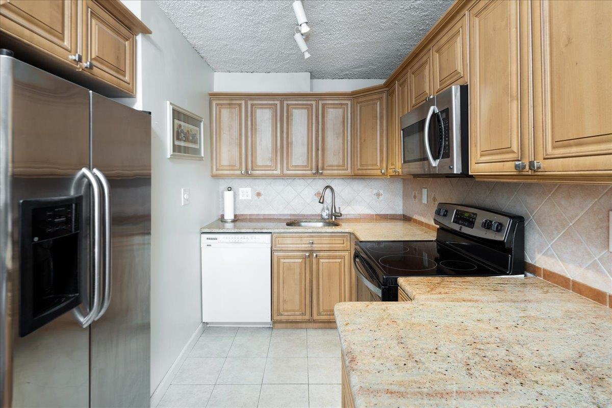 166-26 Powells Cove Boulevard #5D, Whitestone, New York image 8