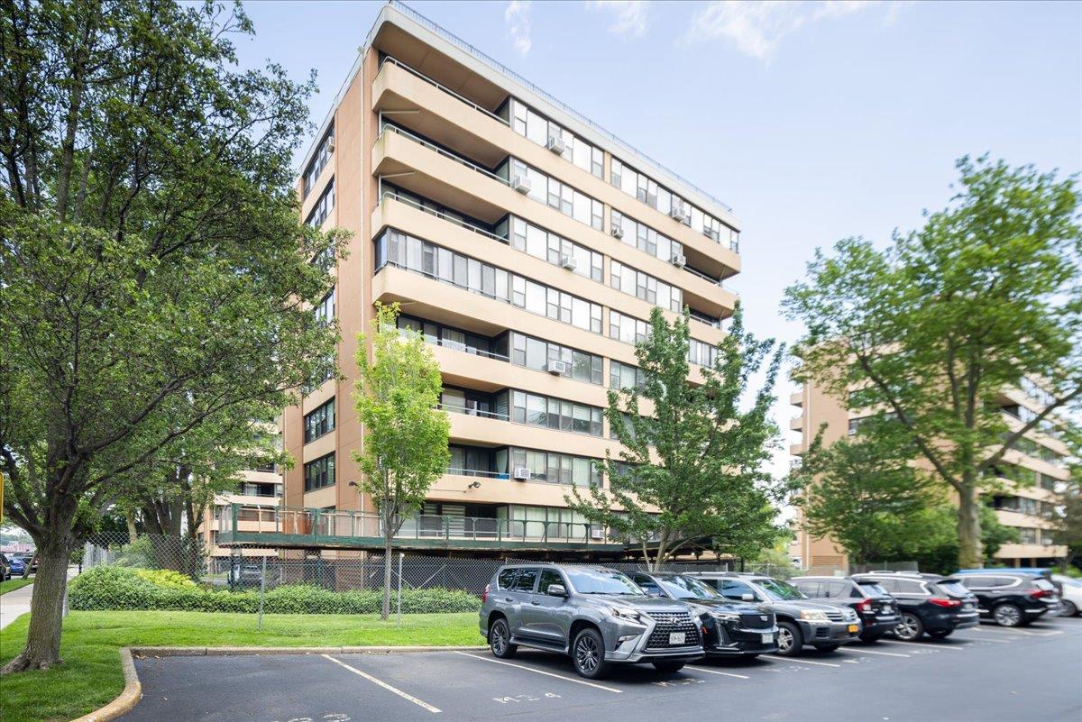 Property for Sale at Powells Cove Boulevard 5D, Whitestone, Queens, NY - Bedrooms: 2 
Bathrooms: 1 
Rooms: 5  - $399,000