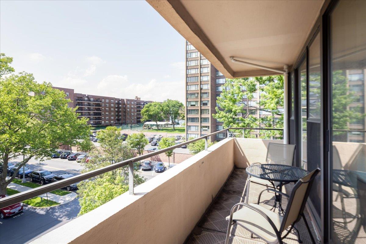 166-26 Powells Cove Boulevard #5D, Whitestone, New York image 6