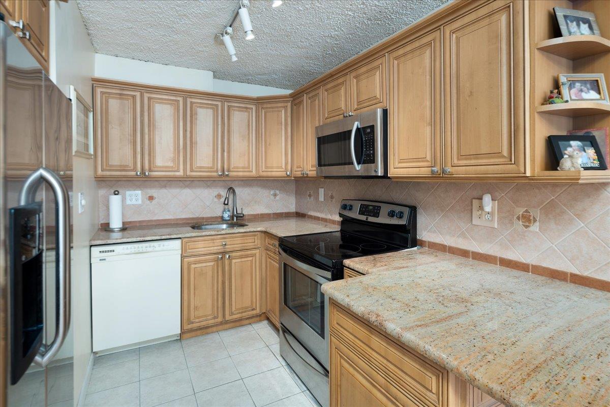 166-26 Powells Cove Boulevard #5D, Whitestone, New York image 9