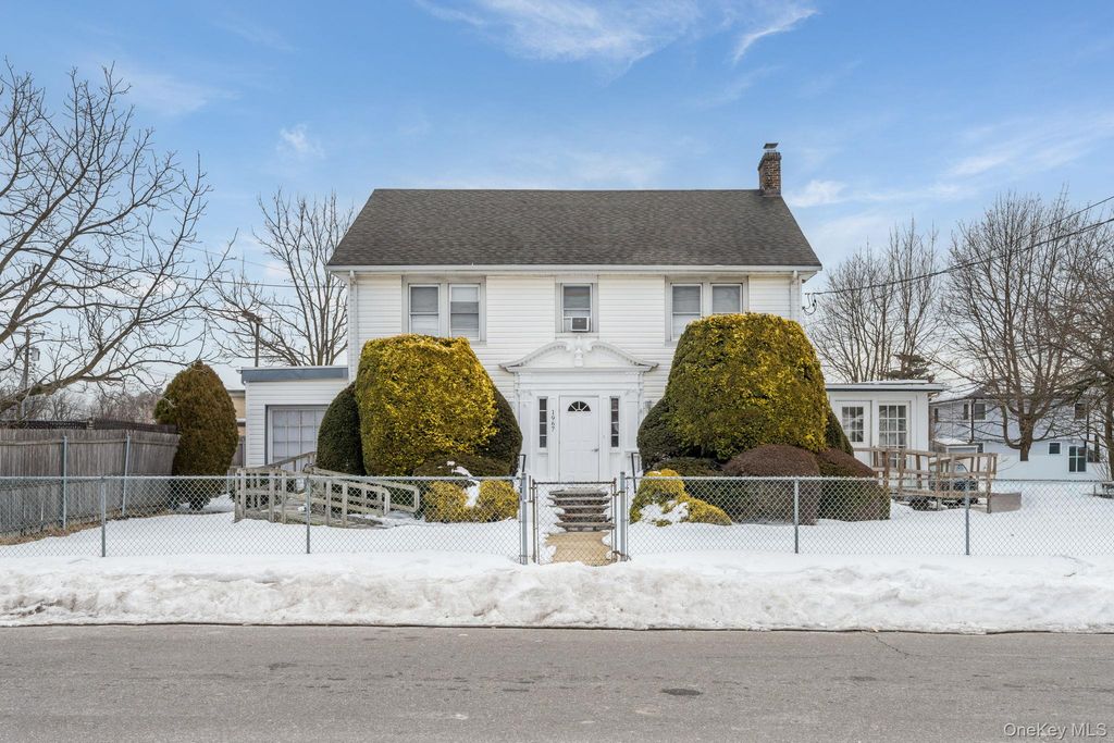 Photo of 1967 Washington Avenue, Seaford, NY 11783 (MLS # 960974)