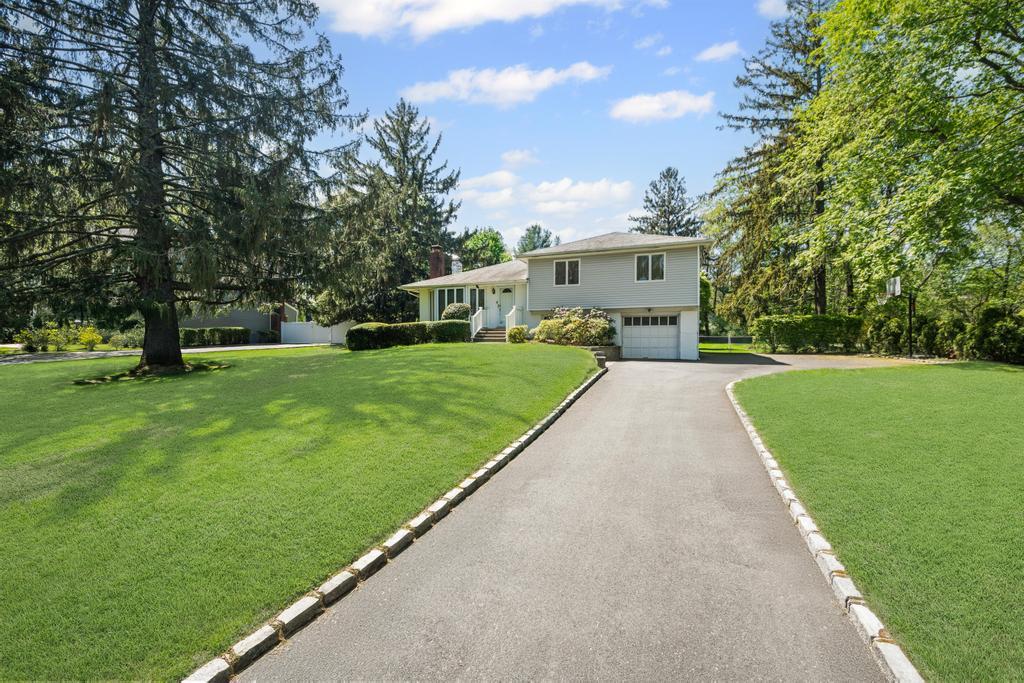 17 Duquesne Drive, Greenlawn, New York image 35