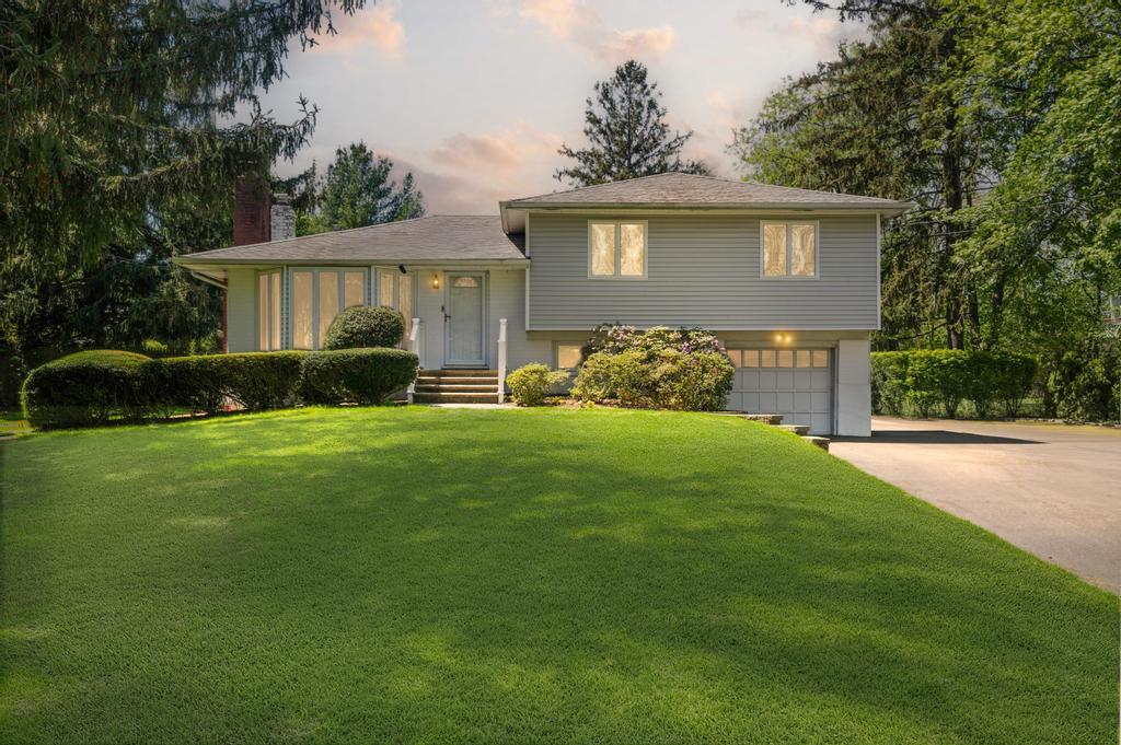 17 Duquesne Drive, Greenlawn, New York image 1