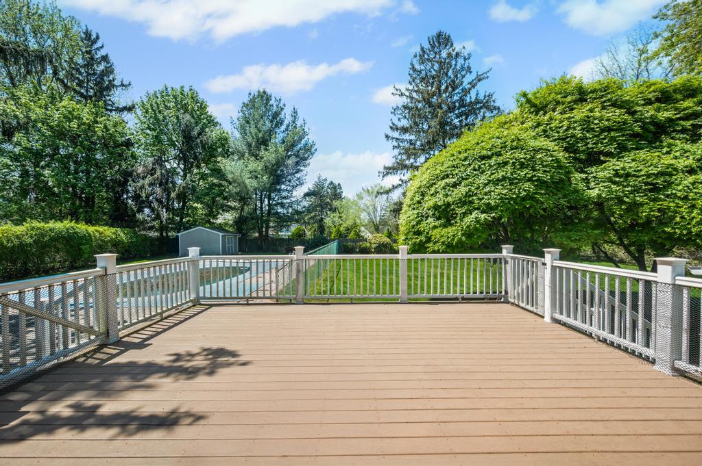 17 Duquesne Drive, Greenlawn, New York image 41