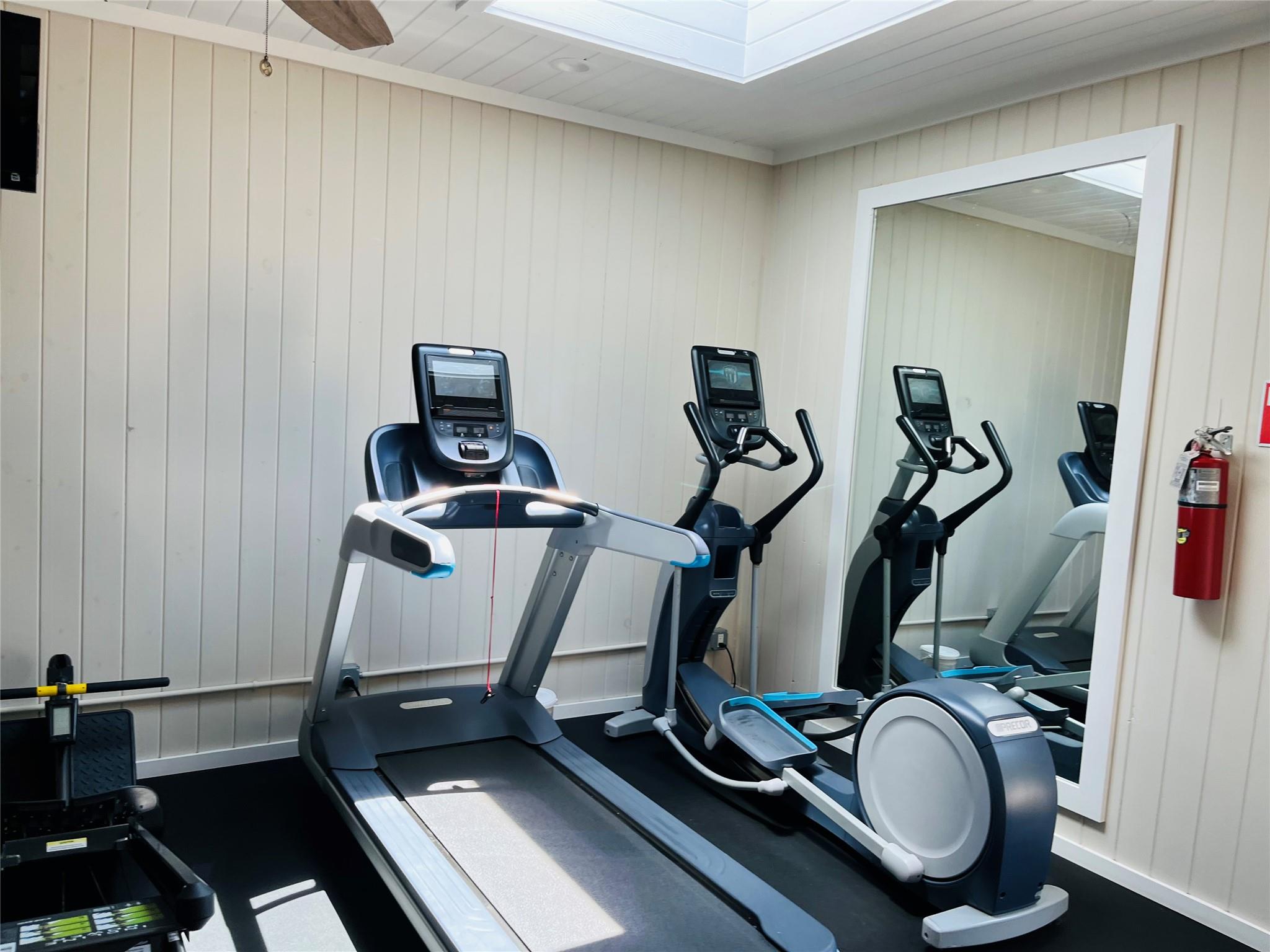 2300 Fox Hill Drive #1101, Calverton, New York image 32