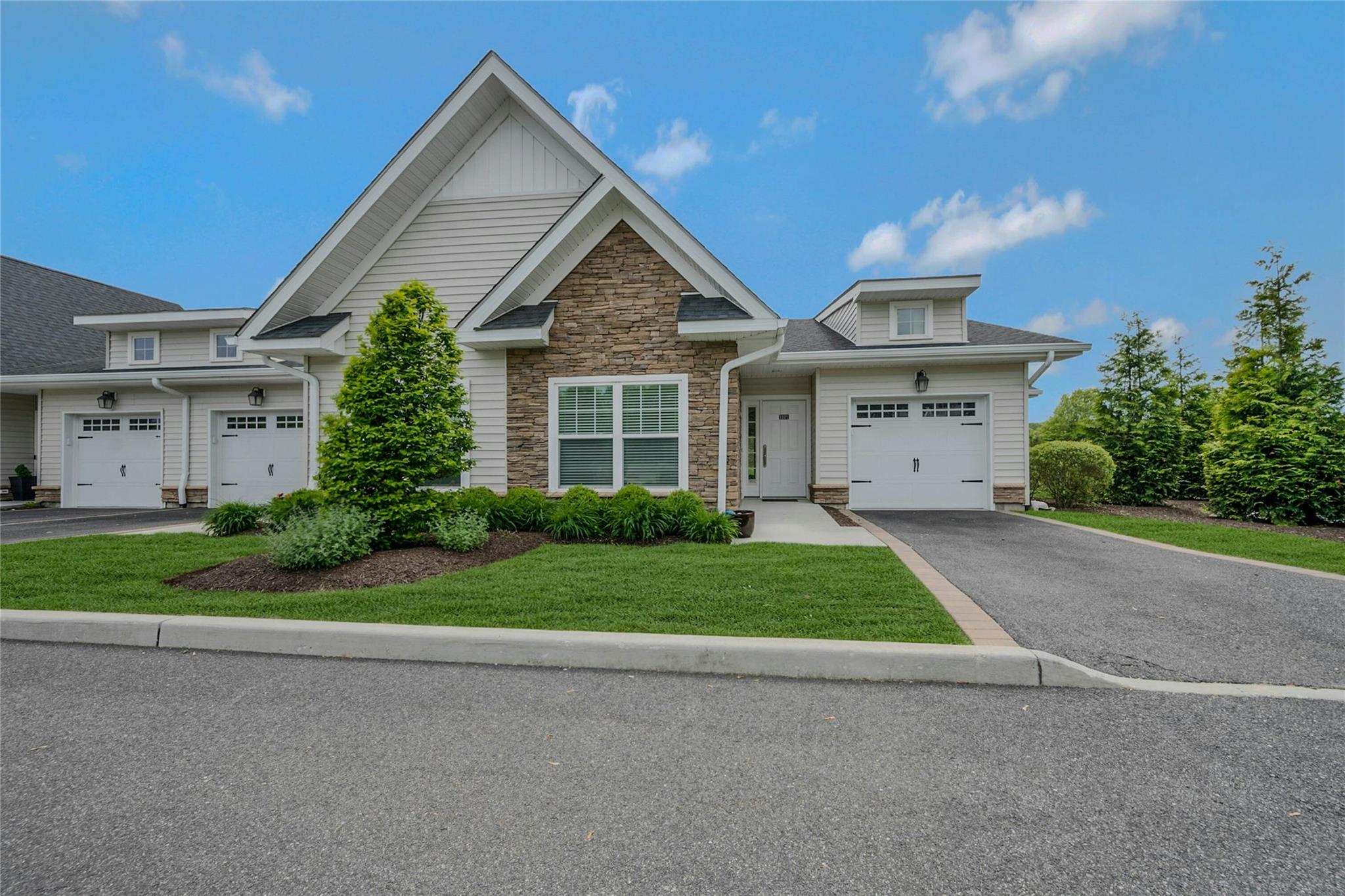 Fox Hill Drive 1101, Calverton, Hamptons, NY - 2 Bedrooms  
2 Bathrooms - 