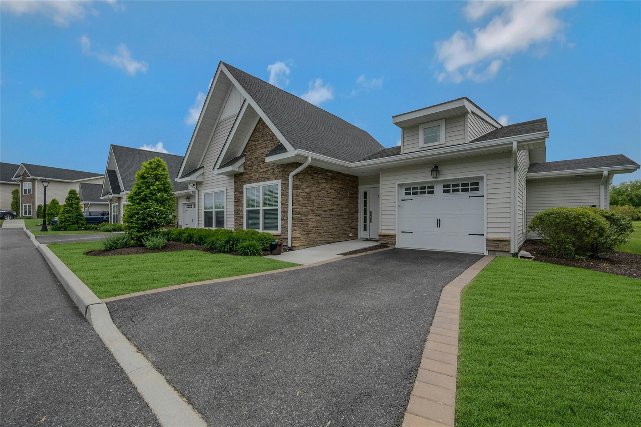 2300 Fox Hill Drive #1101, Calverton, New York image 3