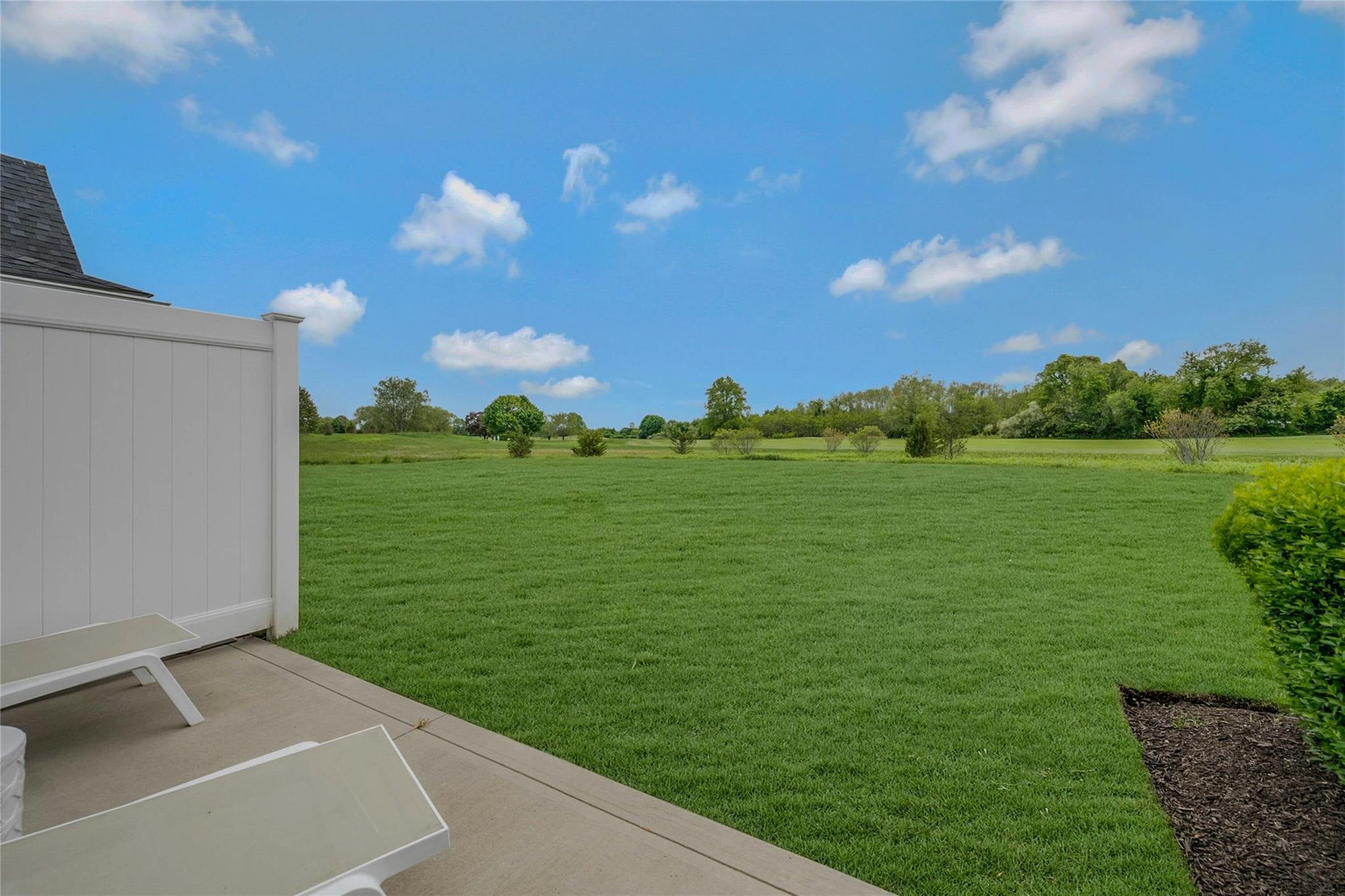 2300 Fox Hill Drive #1101, Calverton, New York image 25