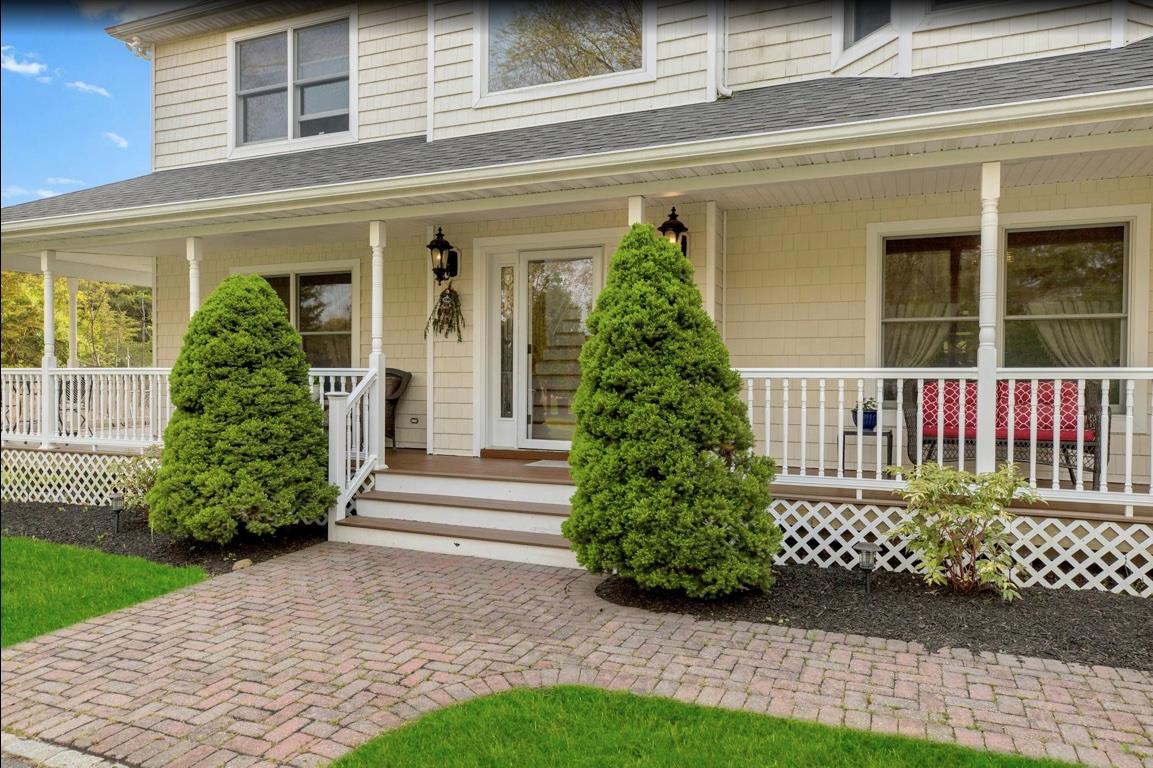 2655 Rocky Point Road, East Marion, New York image 2