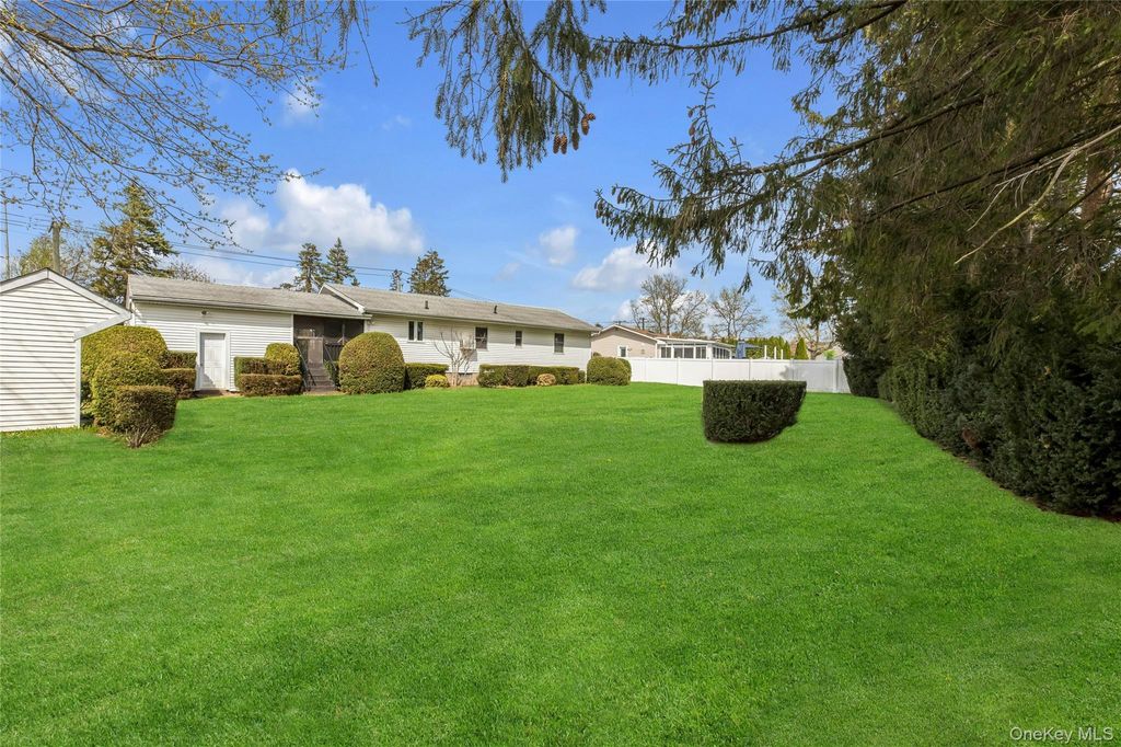 Photo of 4 Carino Drive, Hicksville, NY 11801 (MLS # 983769)