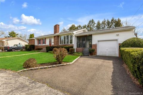 Photo of 4 Carino Drive, Hicksville, NY 11801 (MLS # 983769)