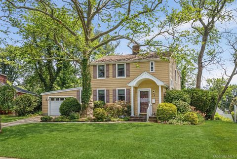 26 Pinetree Lane Roslyn Heights NY 11577