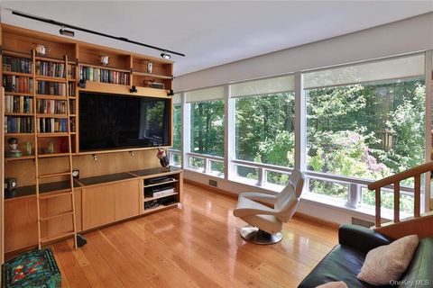 Tiny photo for 5 Deerfield Lane, Mamaroneck, NY 10543 (MLS # H6327352)