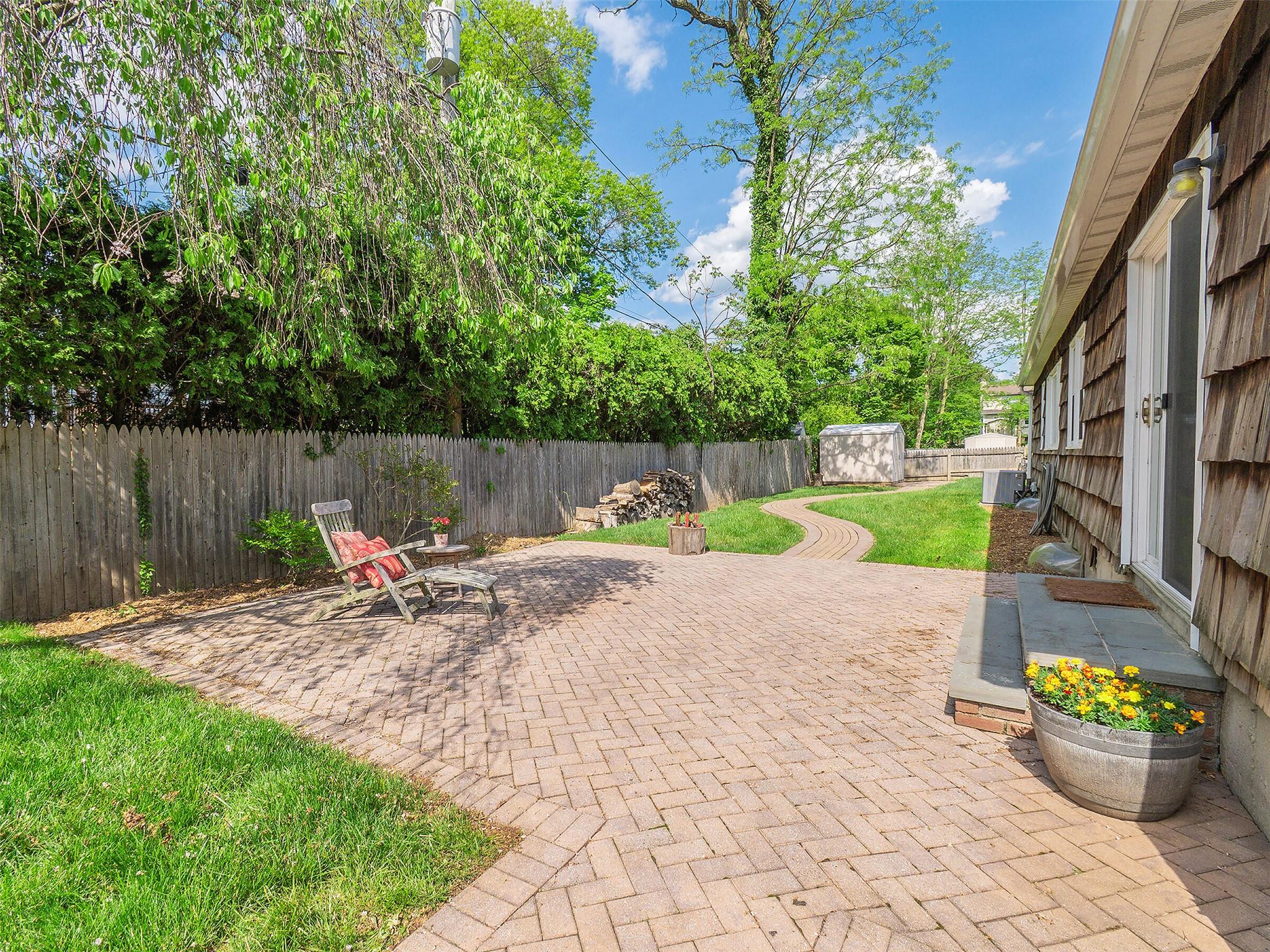 386A Glen Cove Avenue, Glen Head, New York image 32