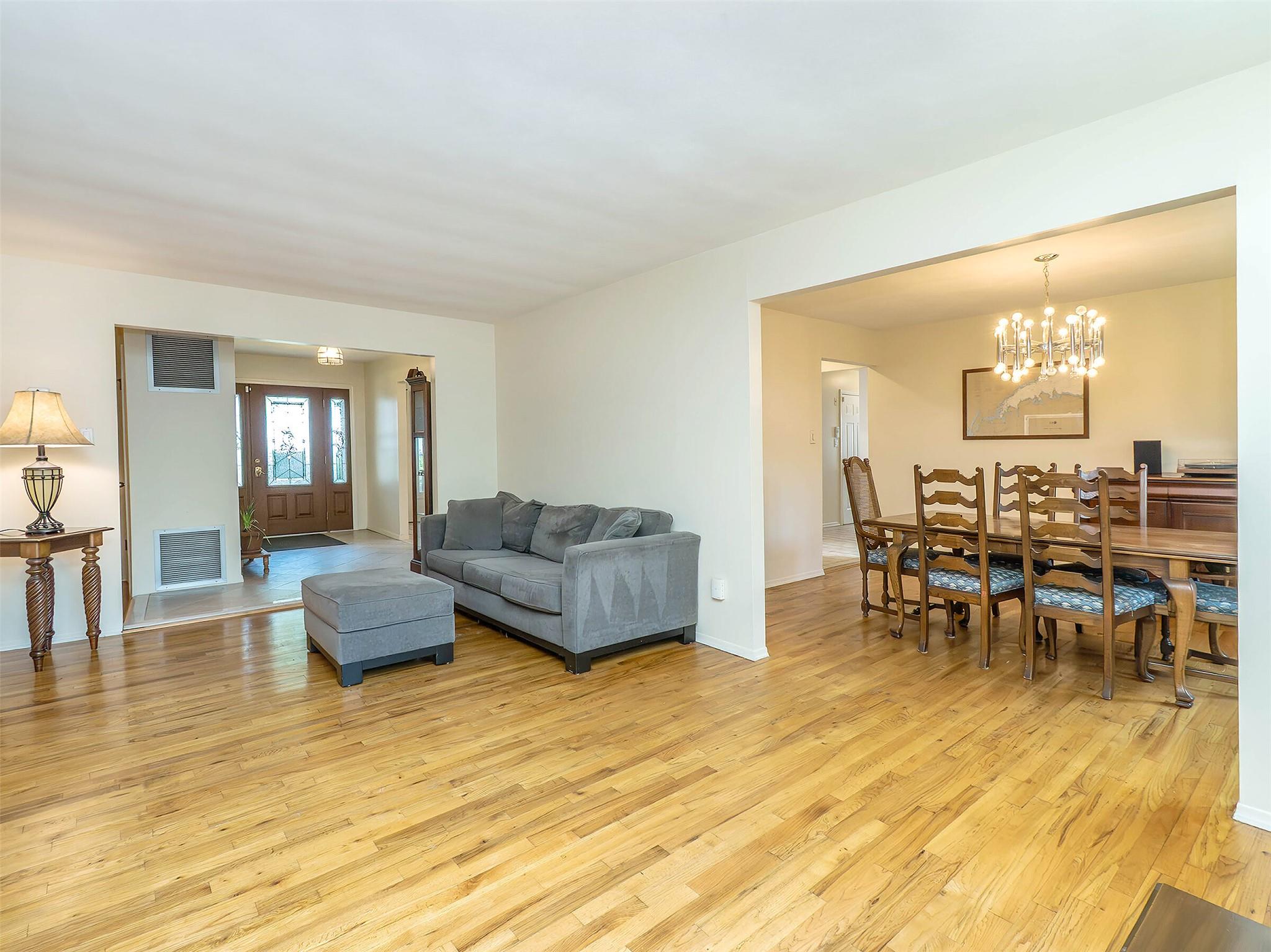 386A Glen Cove Avenue, Glen Head, New York image 15