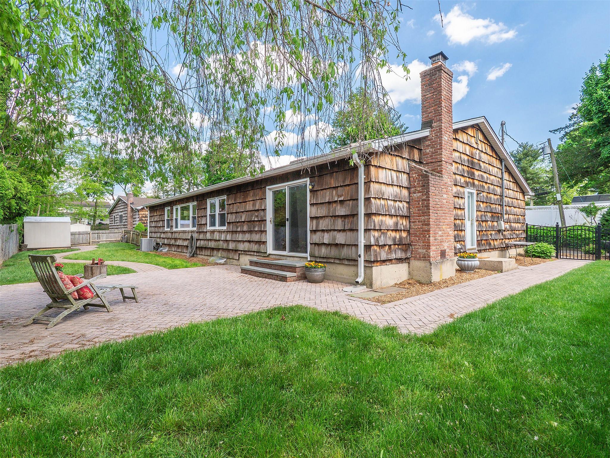 386A Glen Cove Avenue, Glen Head, New York image 33