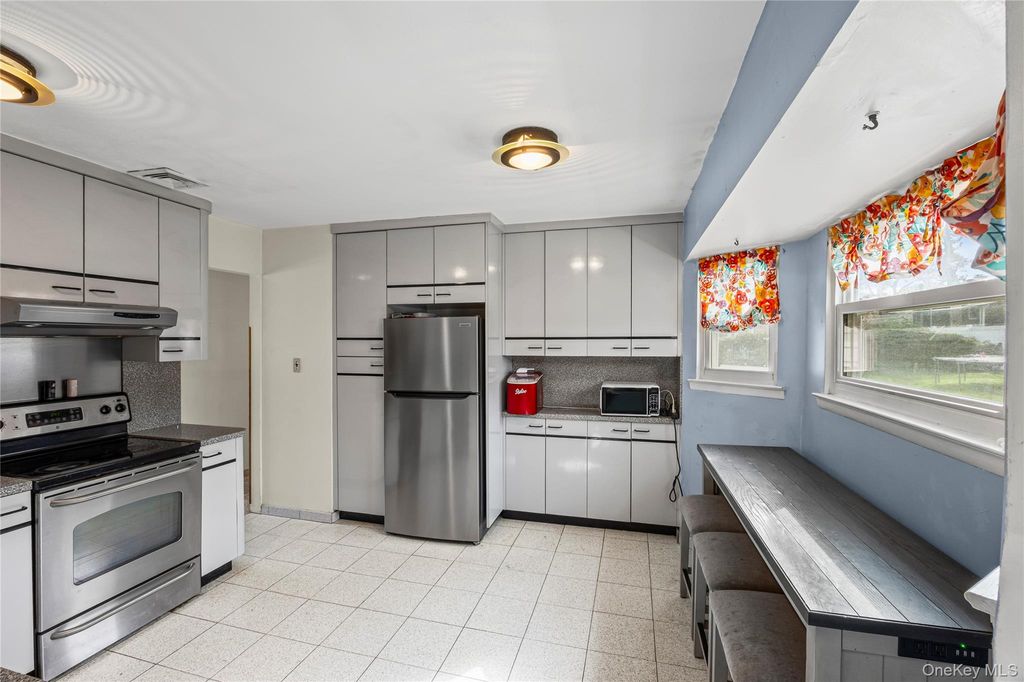 Photo of 118 Cranford Boulevard, Mastic, NY 11950 (MLS # 922286)