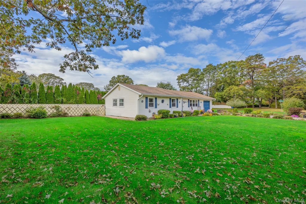 Photo of 118 Cranford Boulevard, Mastic, NY 11950 (MLS # 922286)