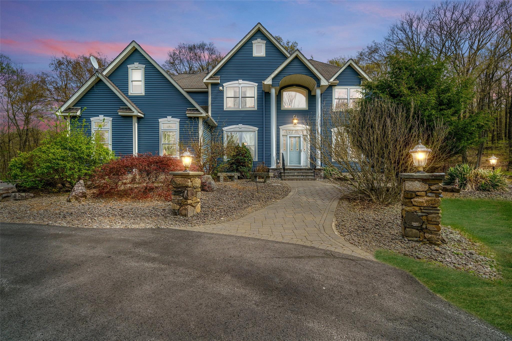 Orchard Hill Road, Harriman, New York - 6 Bedrooms  
6 Bathrooms  
12 Rooms - 