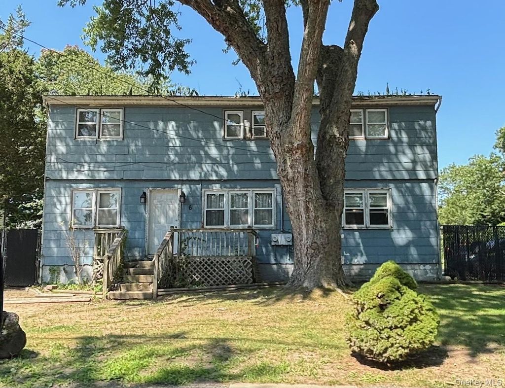 Photo of 6 Sportsman Court, Shirley, NY 11967 (MLS # 943176)