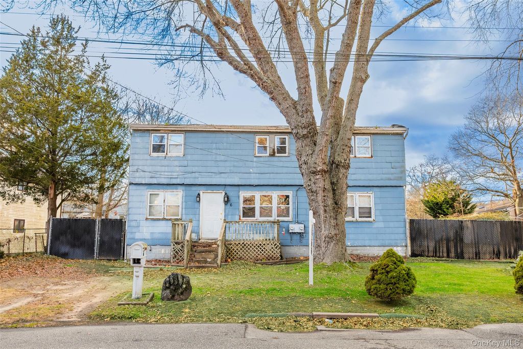 Photo of 6 Sportsman Court, Shirley, NY 11967 (MLS # 943176)