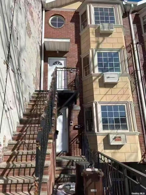 Photo of 10-03 36th Avenue #2F, Long Island City, NY 11106 (MLS # 961579)