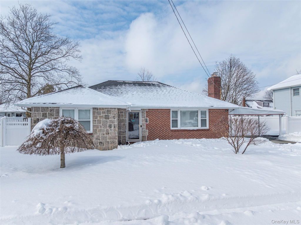 Photo of 34 Pine Street, Hicksville, NY 11801 (MLS # 964909)