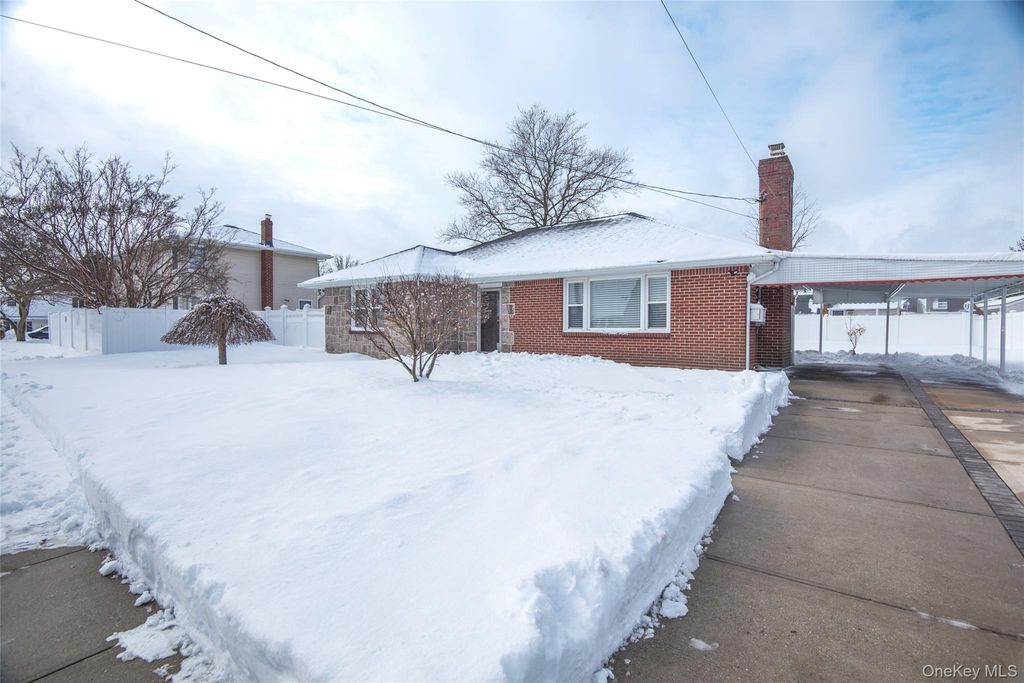 Photo of 34 Pine Street, Hicksville, NY 11801 (MLS # 964909)