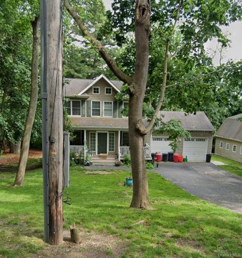 2 Bridle Path Upper Smithtown NY 11787