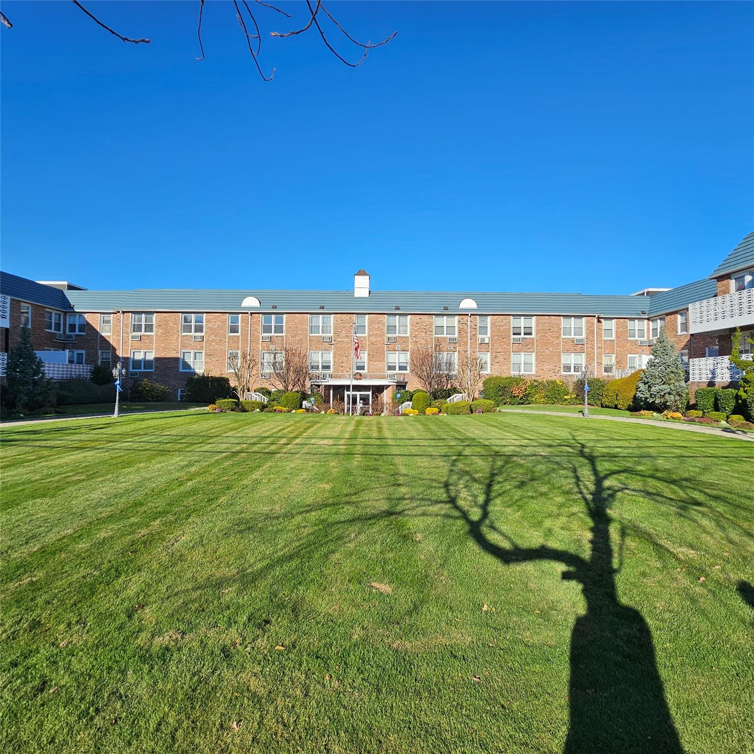 75 Noble Street #205, Lynbrook, New York image 3