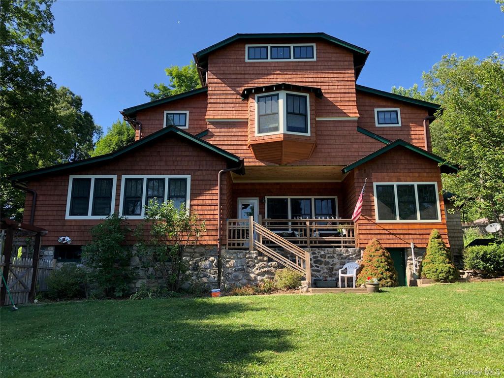 Photo of 8 Olive Drive, Mahopac, NY 10541 (MLS # 977702)