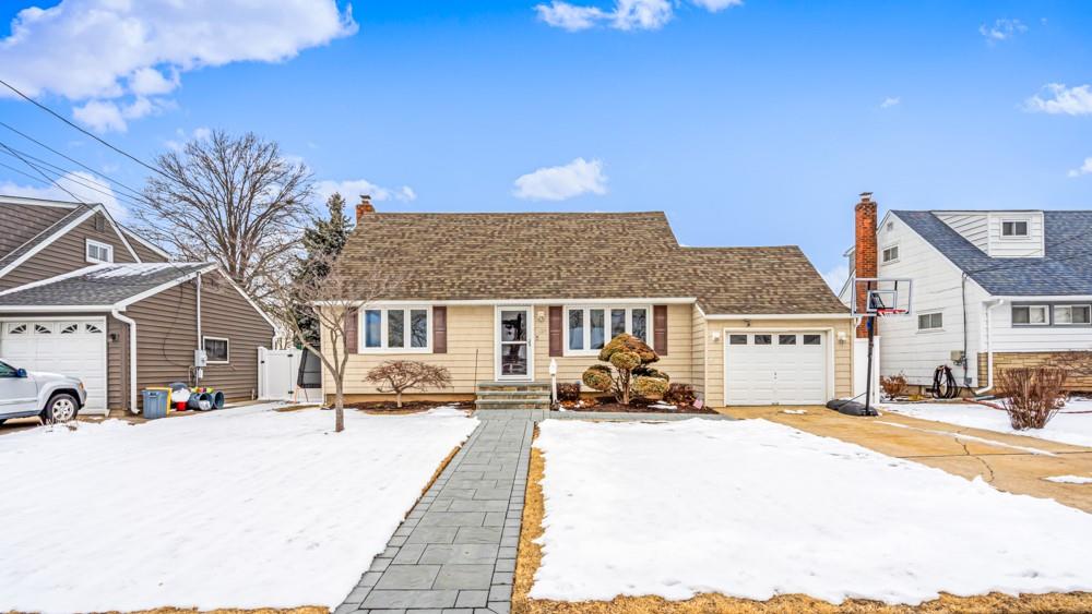 129 Lockwood Avenue, South Farmingdale, New York image 1