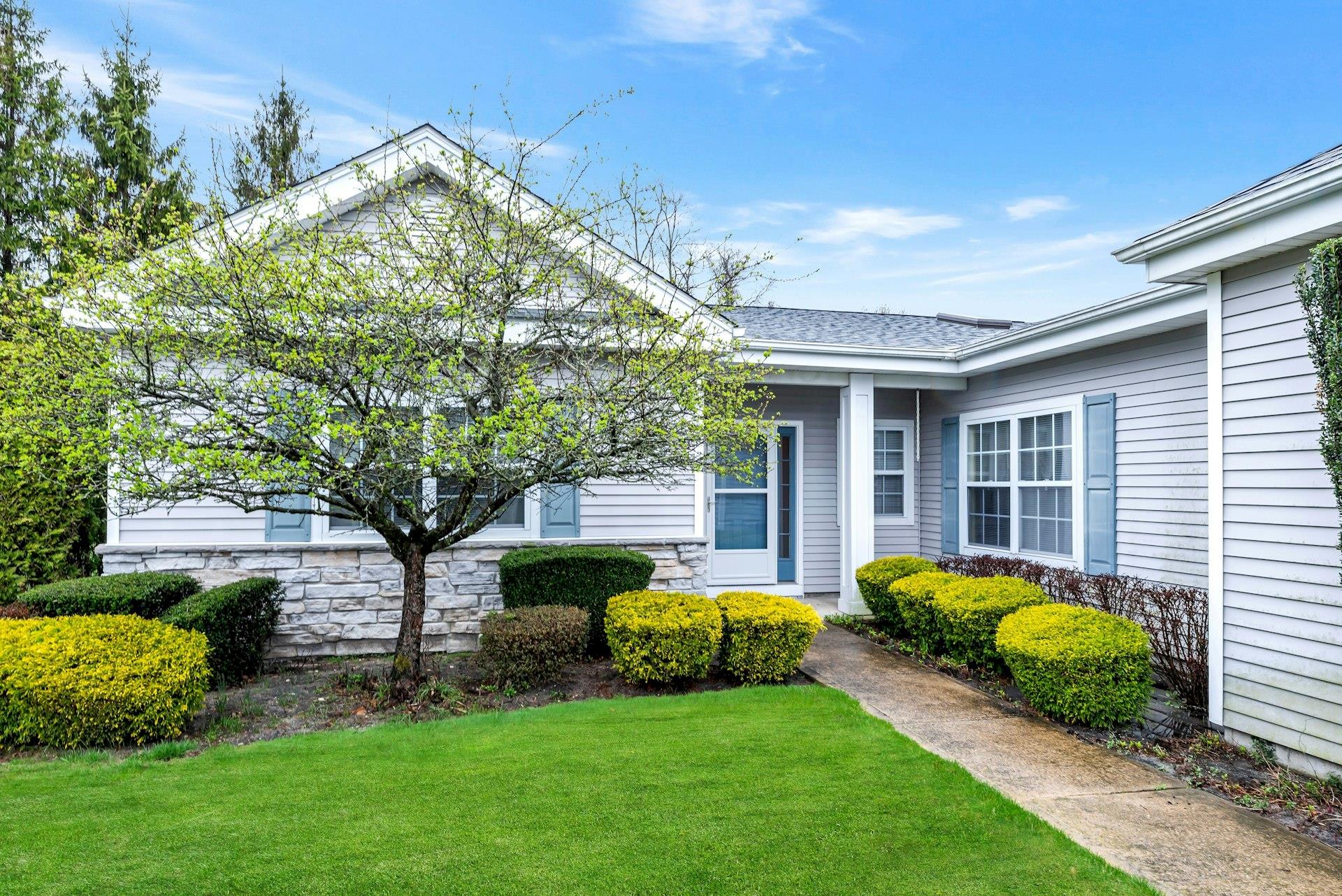 569 Mirror Pond Court #569, Moriches, New York image 1