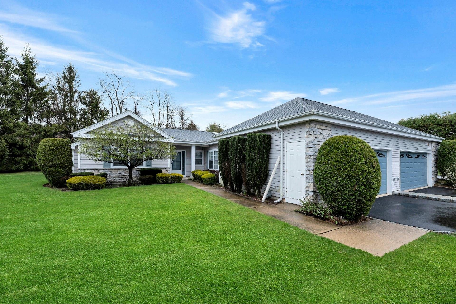 569 Mirror Pond Court #569, Moriches, New York image 2