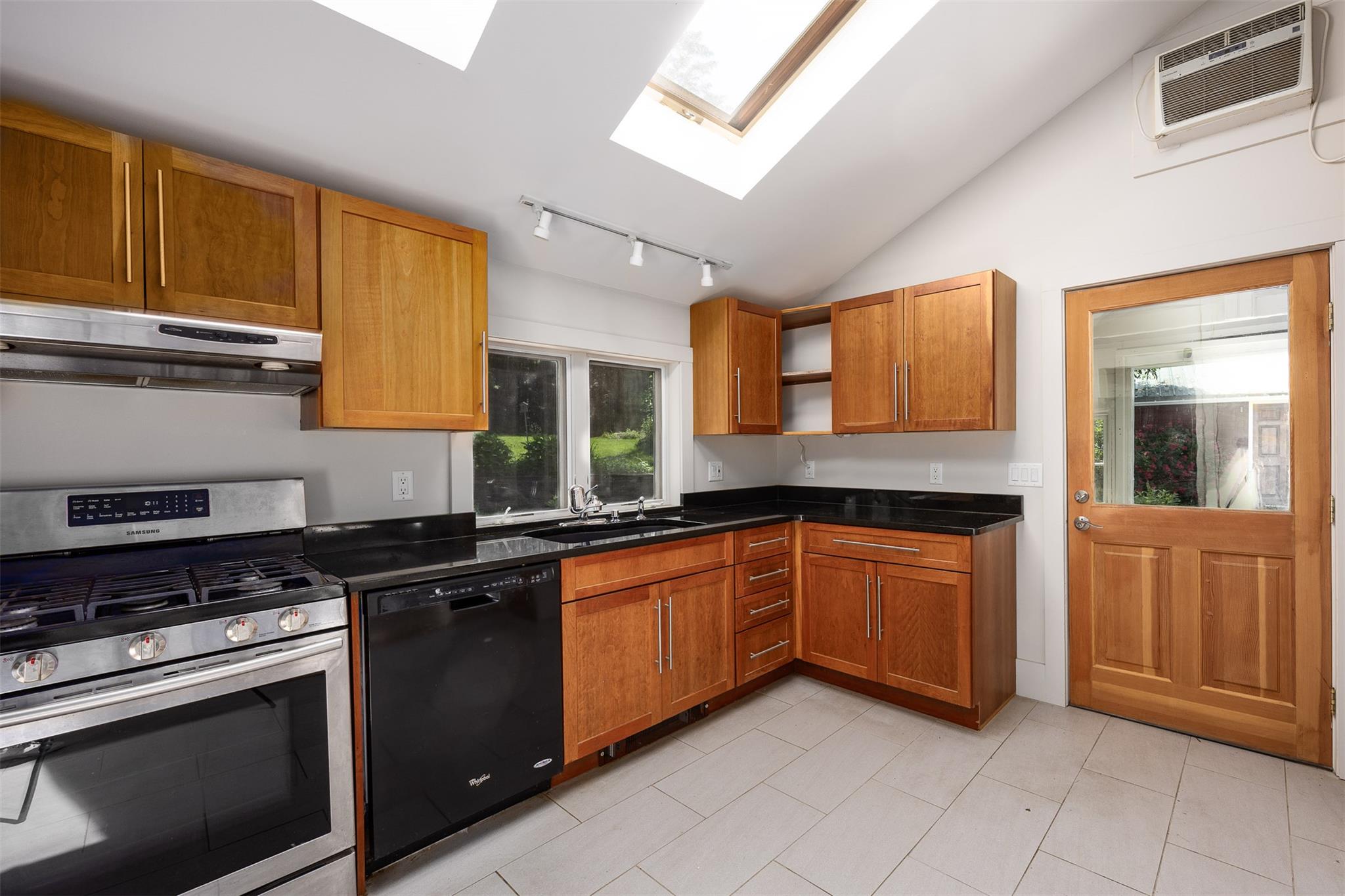 New Paltz, New York 12561, United States, 3 Bedrooms Bedrooms, ,2 BathroomsBathrooms,Residential,Active,159599