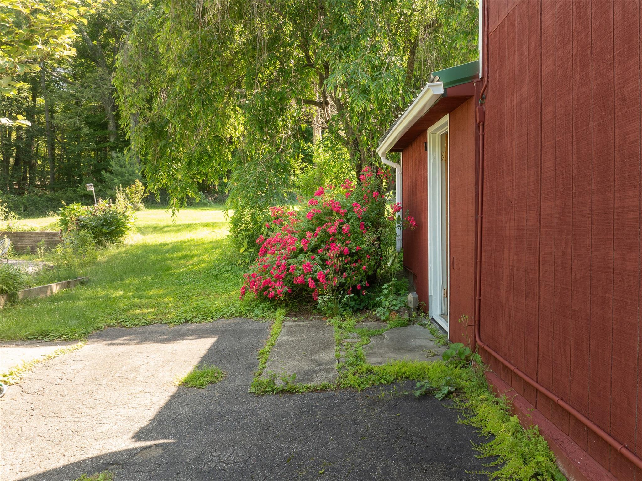 New Paltz, New York 12561, United States, 3 Bedrooms Bedrooms, ,2 BathroomsBathrooms,Residential,Active,159599