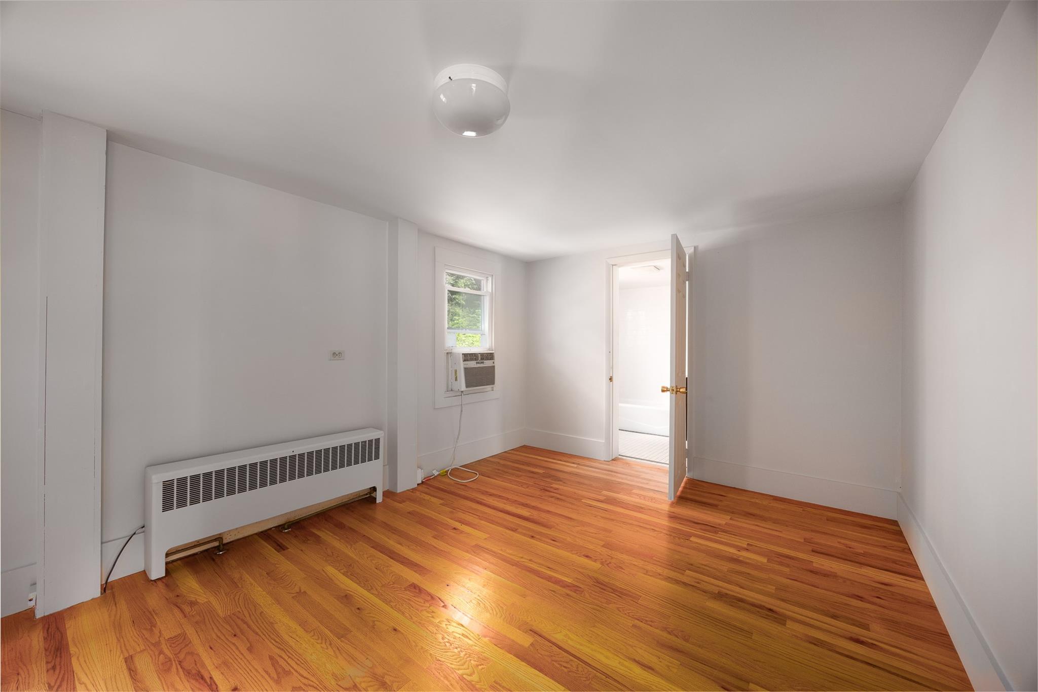 New Paltz, New York 12561, United States, 3 Bedrooms Bedrooms, ,2 BathroomsBathrooms,Residential,Active,159599