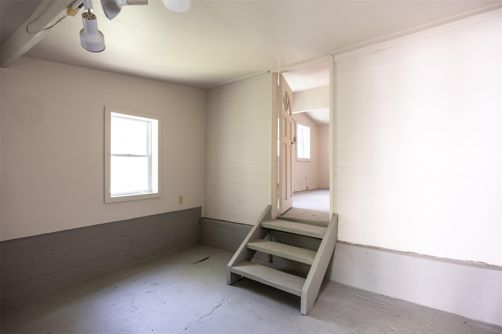 New Paltz, New York 12561, United States, 3 Bedrooms Bedrooms, ,2 BathroomsBathrooms,Residential,Active,159599