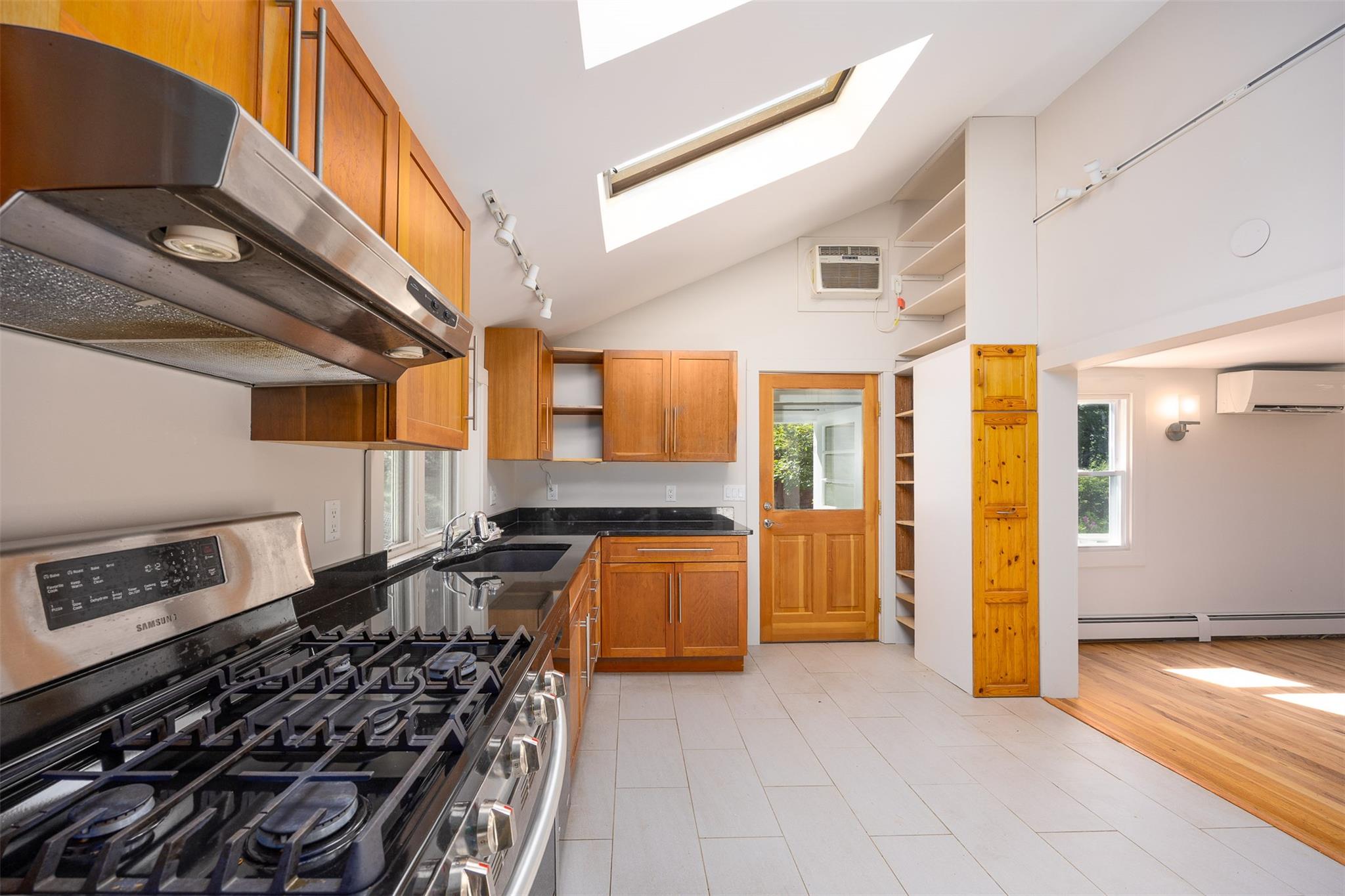 New Paltz, New York 12561, United States, 3 Bedrooms Bedrooms, ,2 BathroomsBathrooms,Residential,Active,159599