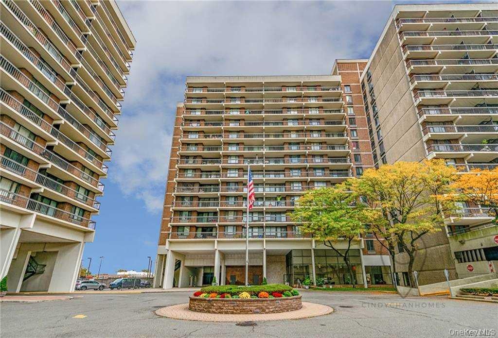Photo of 152-18 Union Turnpike #4 P, Flushing, NY 11367 (MLS # 1052524)