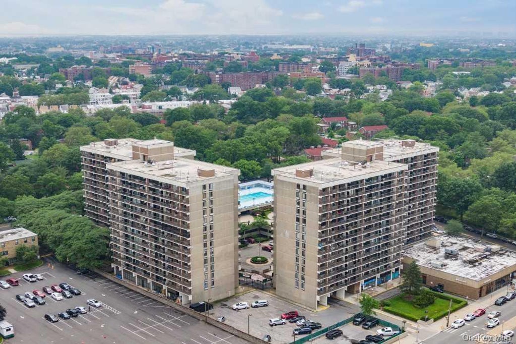 Photo of 152-18 Union Turnpike #4 P, Flushing, NY 11367 (MLS # 1052524)
