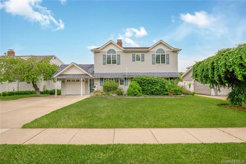 Homes For Sale - 88 Bloomingdale Road<br/> Levittown, NY 11756