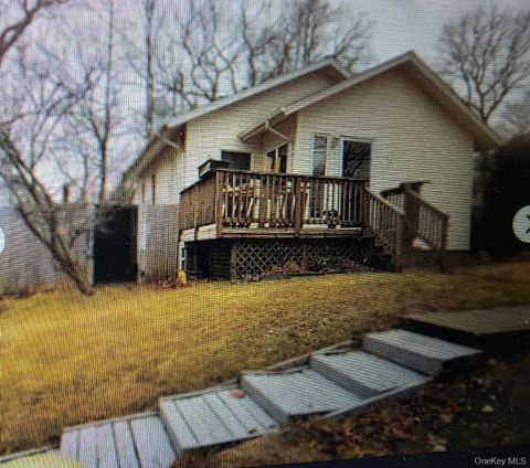 Photo of 4 Forest Street, Ronkonkoma, NY 11779 (MLS # 931095)