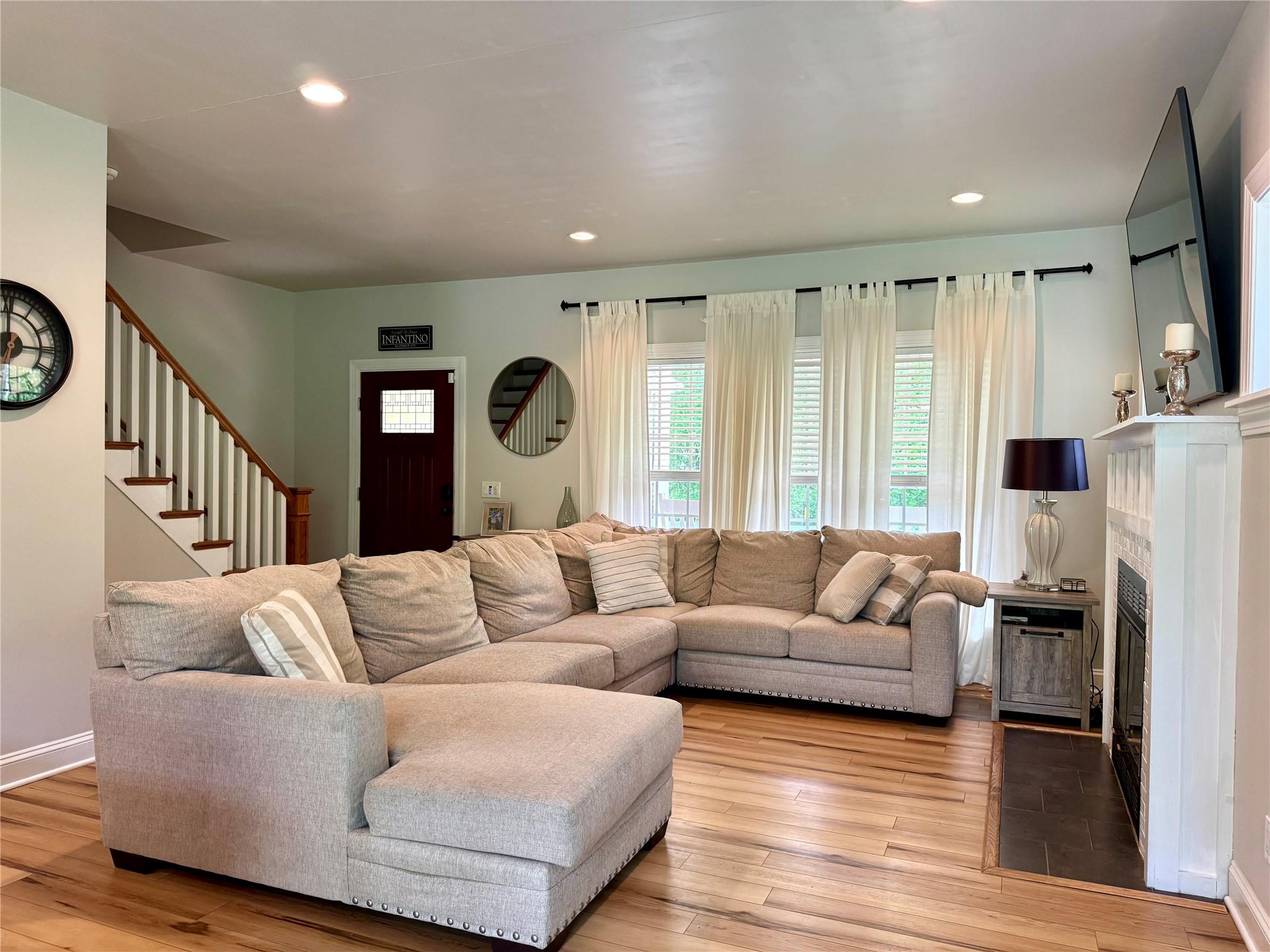 916 Sleepy Hollow Road, Athens, New York image 5