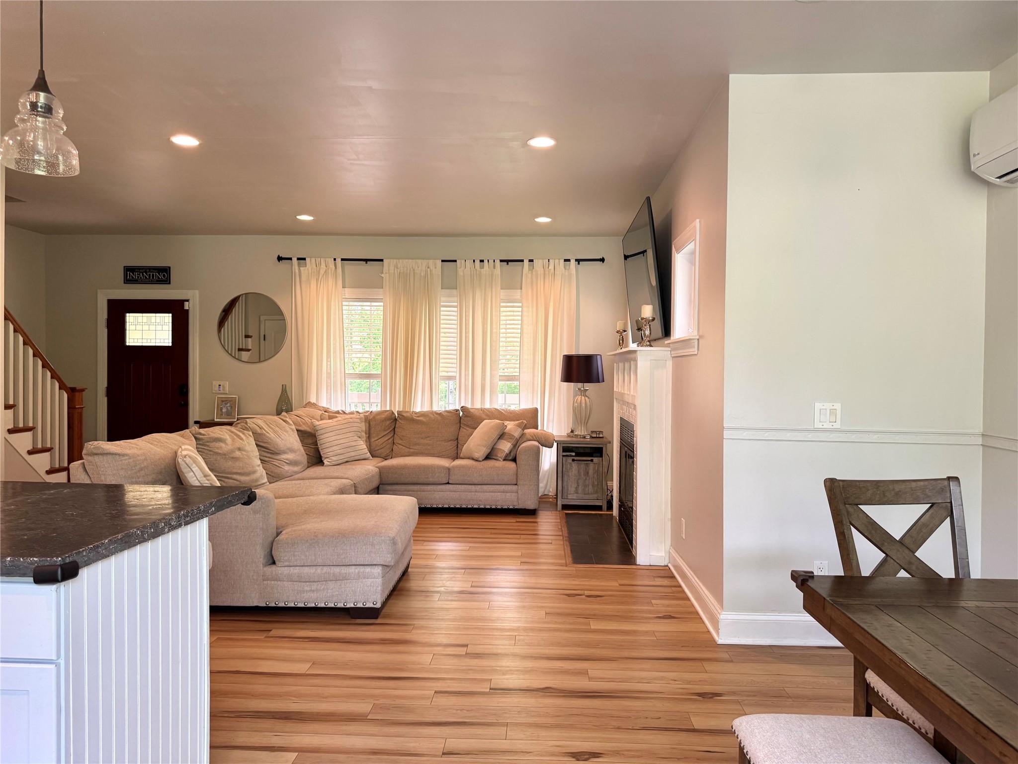 916 Sleepy Hollow Road, Athens, New York image 6
